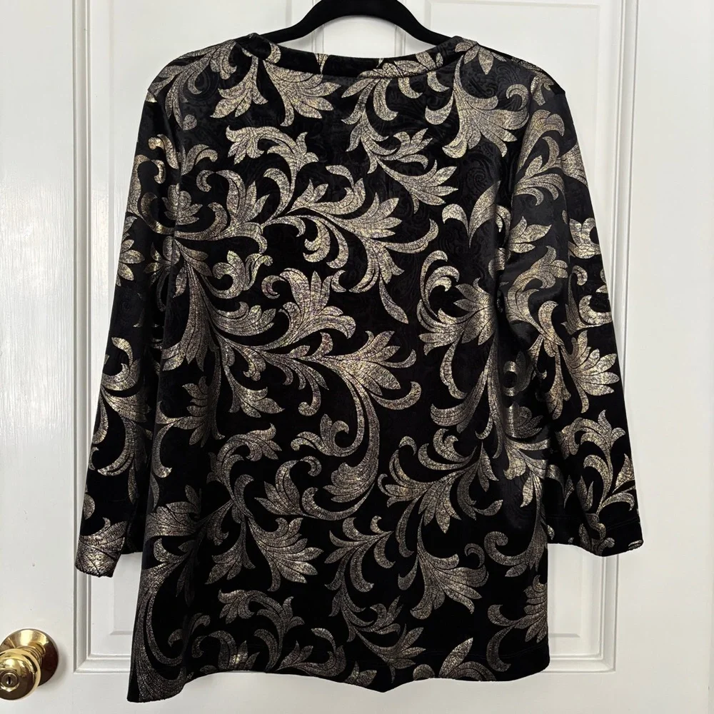 NWOT Chico's Elegant Black and Gold Top - Picture 2 of 7
